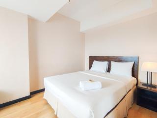 Tranquil Designed 2BR at Braga City Walk Apartment By Travelio - Bandung - 5
