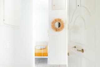 Sun & Sea Escape Charming Vacation Apartment in Voula on Athen's Riviera - Athens - 1