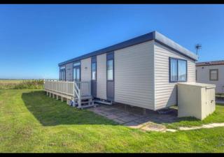 MP502 - Camber Sands Holiday Park - Sleeps 6 - Small Dog - Gated Decking - Amazing Marsh Views - Camber - 0