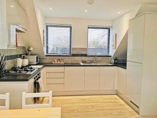 Modern Town Center Apartment - 2