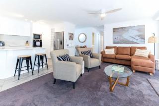 Seaside Serenity Ocean Views & Pool - Gold Coast - 5