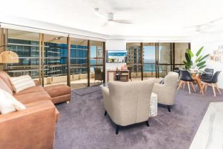 Seaside Serenity Ocean Views & Pool - Gold Coast - 3