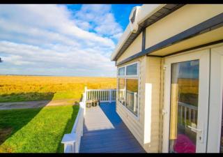 MP124 - Camber Sands Holiday Park - Sleeps 6 - Full Decking - Beautiful Marsh Views - 2