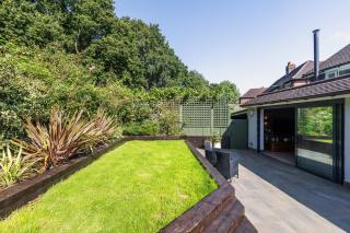 Apartment in Guildford with Parking - 7