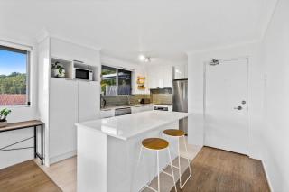 Salty Sea Breeze Burleigh Beachside Escape - 5