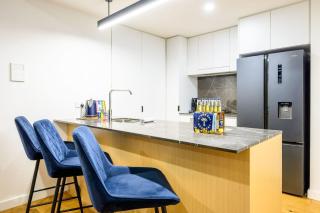Stunning 2 Bedroom Retreat W Gym Sauna and Pool - 1