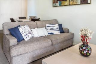 Skyline Sanctuary 1BR Apartment with River Views - Brisbane - 4