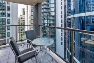 Skyline Sanctuary 1BR Apartment with River Views - 8