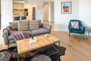 Stylish Central City Retreat with Pool Parking - Brisbane - 6