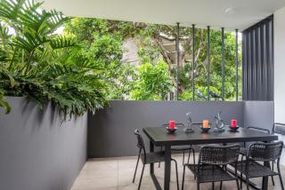 Creative East Brisbane Escape Balcony & Parking - 9