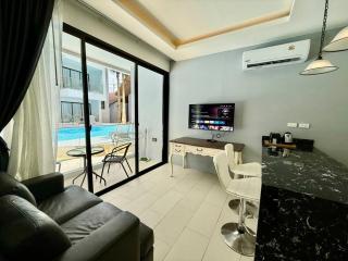 Poolside 1 Bedroom Apartment by Renttini - 6