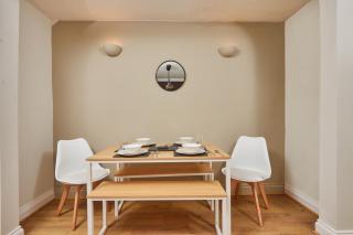 Lovely 4-Bedroom House in Hartlepool - Street Parking - 4