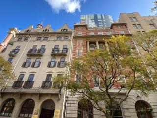 Modern Studio with Pool, Parking and King Bed in Historic Cape Town City Centre - 4