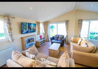 MP630 Lodge - Camber Sands Holiday Park - Sleeps 8 - Huge Decking - Dishwasher - Washing Machine - 1