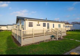 MP630 Lodge - Camber Sands Holiday Park - Sleeps 8 - Huge Decking - Dishwasher - Washing Machine - Camber - 0
