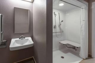 Microtel Inn & Suites by Wyndham Bethel/Danbury - Bethel - 1