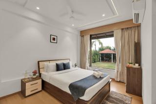 SaffronStays Mango Vino - 3-bdr pool villa in Nashik - Nashik - 1