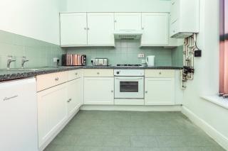 Spacious and Comfy 4 Bedroom House, Parking, Wifi - Wirral - 4