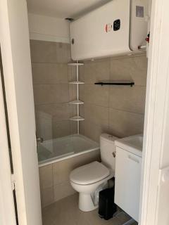 Studio lumineux, refait à neuf, métro jourdain - Parijs - 5