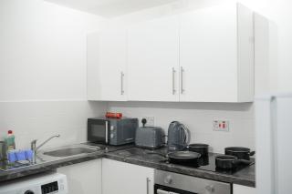 Silver Pines King bed 2 BR apartment - Manchester - 6