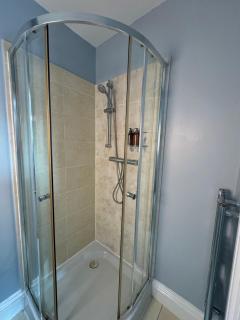 5-Bed Family & Group Stay Near Cricket Ground - 2