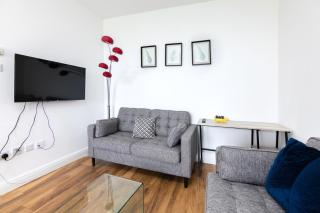 2 Bedroom 2 Bathroom sleep 6 Free secure parking - 6