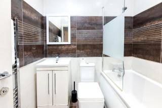 2 Bedroom 2 Bathroom sleep 6 Free secure parking - 2