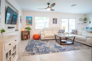 Modern 3 Bed House - Minutes to Downtown & Siesta Key - Pet Friendly - Sarasota - 9