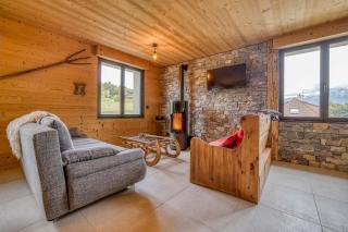 l'écureuil, chez le charpentier d'antan, la chaleur du bois, le calme de la campagne - 7