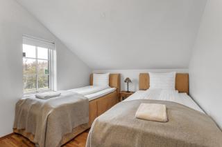 Charming villa with a hot tub, by the Golden Circle - Reykholt - 1