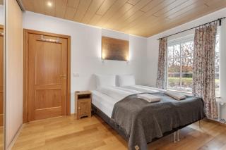 Charming villa with a hot tub, by the Golden Circle - Reykholt - 7