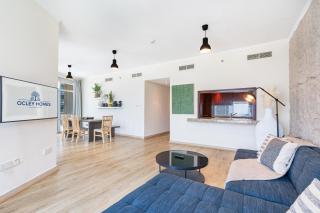 Premium Home with Panoramic Burj Khalifa Views - Dubai - 1