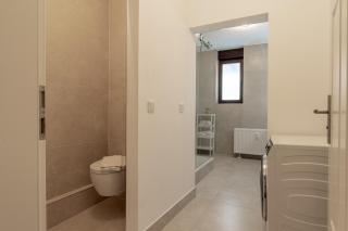 LiT LiVING - Luxury Penthouse - Box Spring - 2