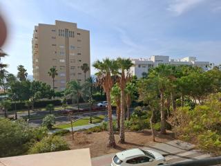Central 2-Bed Apartment in Estepona Port - Estepona - 5