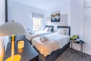 Charming House - Sleeps 5 - Free Parking, Self Check-In, Fast WiFi and Smart TV with Netflix by Yoko Property - Widnes - 7