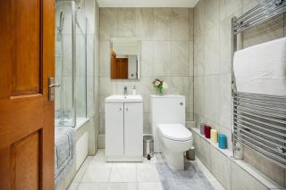 Classic 2 bed apartment situated in Mill Hill - Hendon - 1