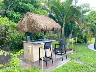 Cozy Coral Cottage with Tiki Hut, Mini Golf, Arcade and Grill - Cape Coral - 9