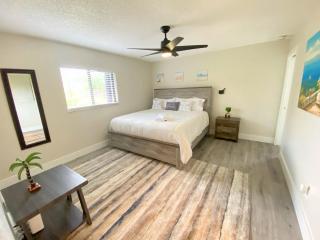 Cozy Coral Cottage with Tiki Hut, Mini Golf, Arcade and Grill - Cape Coral - 5