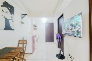 Modern Look 2BR at Serpong Greenview Apartment By Travelio - Tangerang - 2