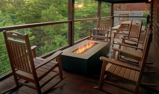 Experience Luxury and Serenity at 3 Little Bears Just Minutes from Top Attractions Private Indoor Pool Hot Tub - 8