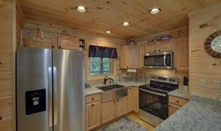 Experience Luxury and Serenity at 3 Little Bears Just Minutes from Top Attractions Private Indoor Pool Hot Tub - 5