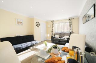 Three bedroom house for your family and workstays - Amersham - 0
