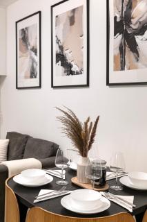 Modern 3 Bedroom House Edgware - Edgware - 7