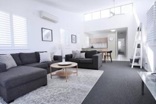 Bright and Airy 2 Bedroom Apartment - 4