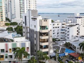 Habitación doble baño privado cerca al mar y bahia - 8