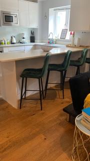 Three Bedroom Apartment by Beautiful Park - 8