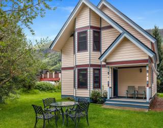 Bachman Village #9 - backyard and steps to skiing! - 9