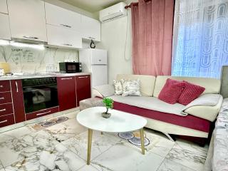 Cozy Urban Apartment - Tirana - 3