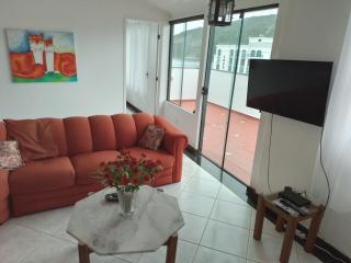 Cobertura Exclusiva com Vista Mar, 4 Quartos e Churrasqueira na Prainha! - 2