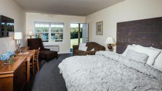 Crescent Lake Inn and Suites - 3